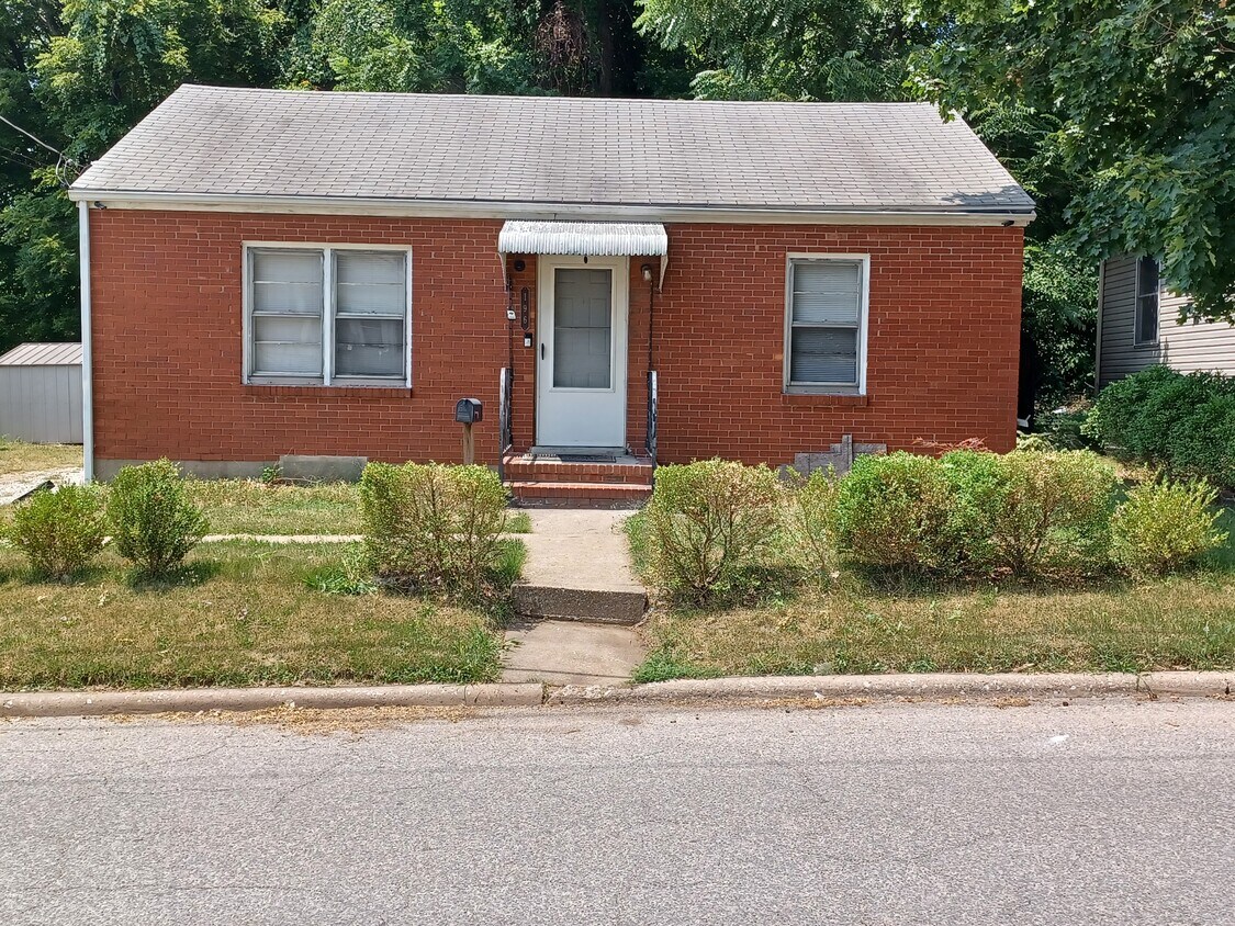 Primary Photo - 196 Sering Ave