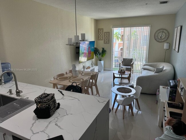 Foto del edificio - 17620 NW 73rd Ave