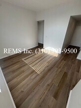 Building Photo - 860 W 165th Pl
