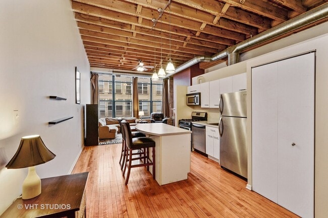 Photo - 3201 N Seminary Ave Apartment