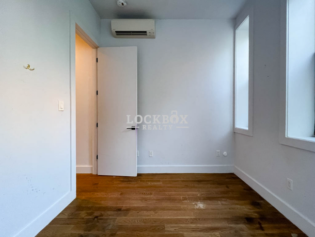 Foto del edificio - 1337 Gates Ave