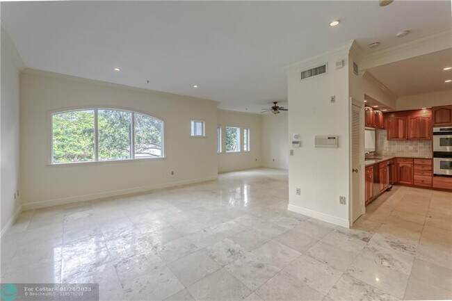 Building Photo - 450 E Boca Raton Rd