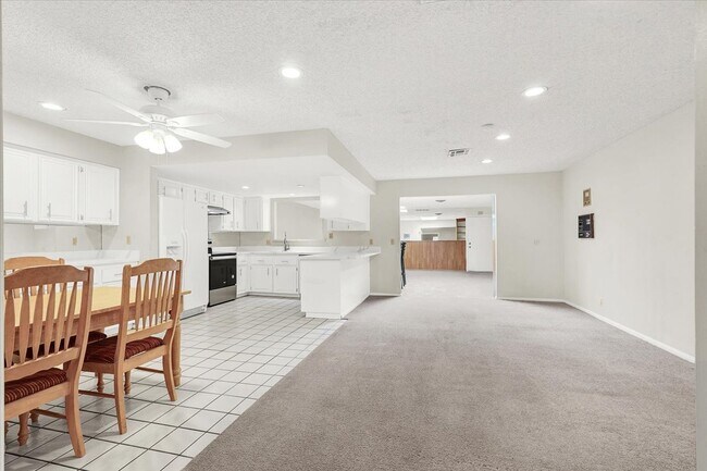 Building Photo - 3463 Monte Carlo Dr