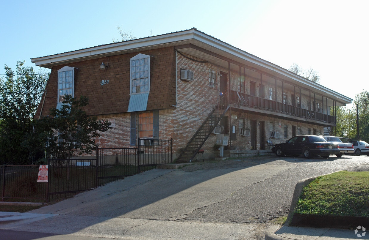 Building Photo - 1820 Hickory St