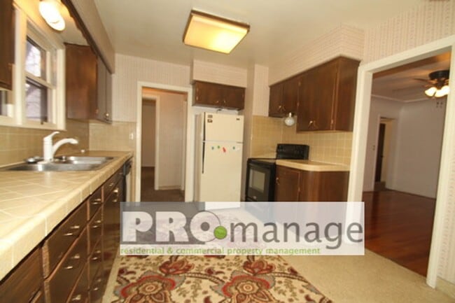 Building Photo - 205 8th St