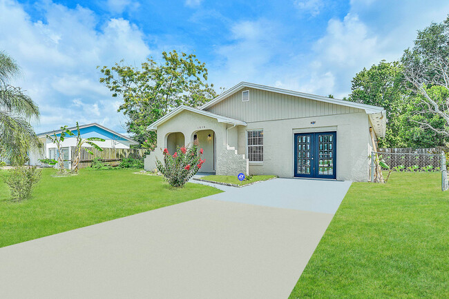 Building Photo - 1016 Pioneer Dr