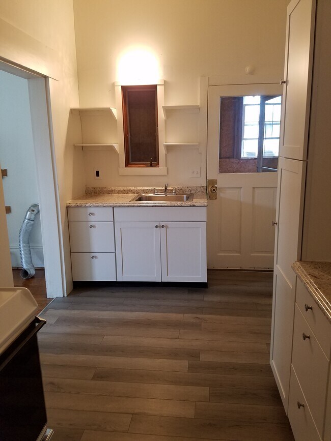 Kitchen - 714 Wayne Ave