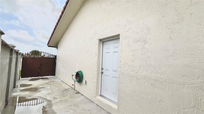 Foto del edificio - 3910 SW 134th Ave