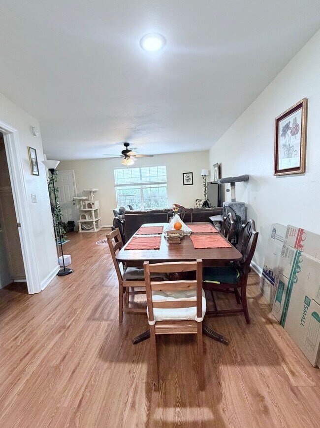 Foto del edificio - 1352 Ocala Rd