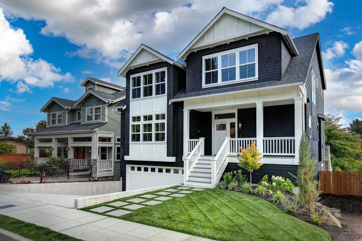 Primary Photo - Gorgeous 4 Bed/3.5 Bath with Beautiful Fin...