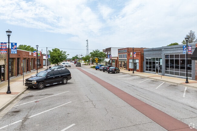 Main St in Grandview, MO has many offices, shopping and restaurants to bring everyone together.