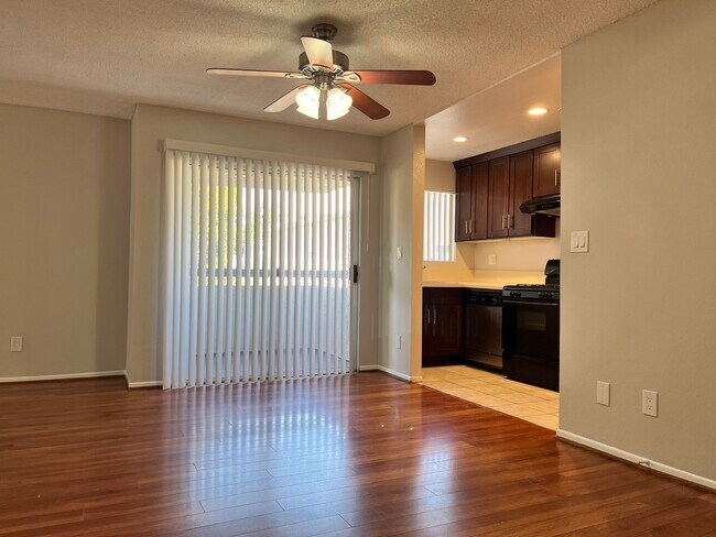 Building Photo - 310 E Santa Anita Ave