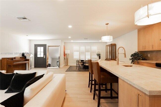 Foto del edificio - 7361 SW 115th St