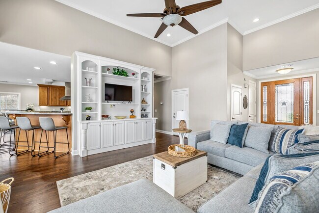 Building Photo - 351 Barlow Ln