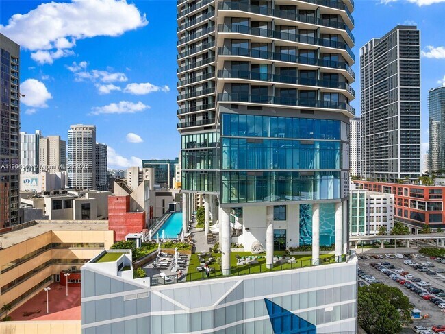 Foto del edificio - 398 NE 5th St