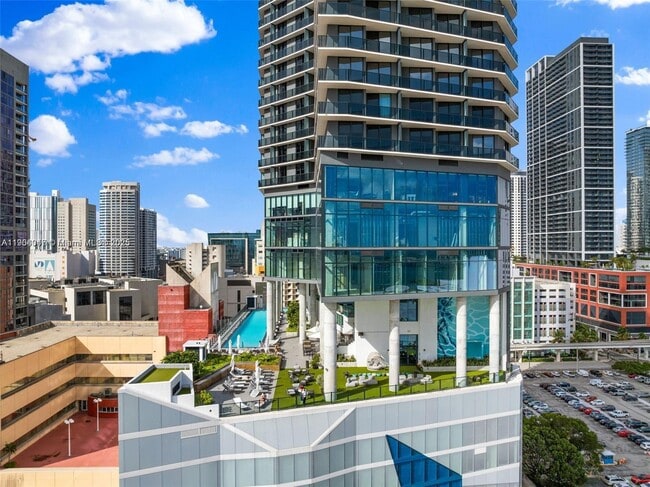 Building Photo - 398 NE 5th St