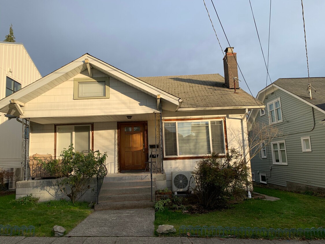 3828 Burke Ave N, Seattle, WA 98103 House Rental in Seattle, WA