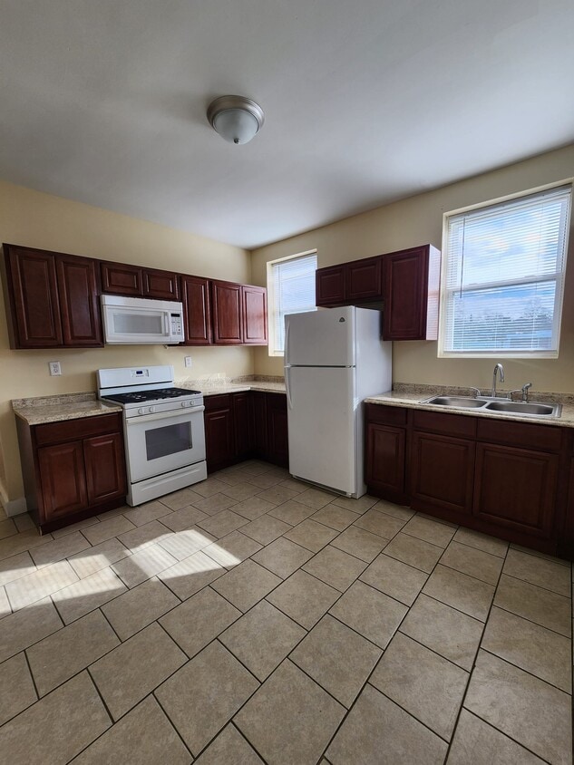 Primary Photo - 280 Norton St