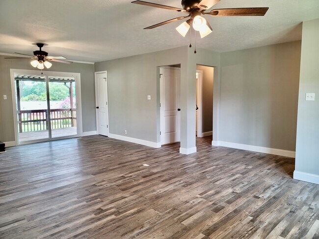 Building Photo - 7617 Temple Acres Dr
