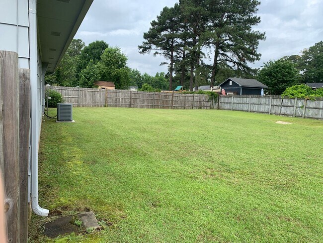 Foto del edificio - 5574 Heather St