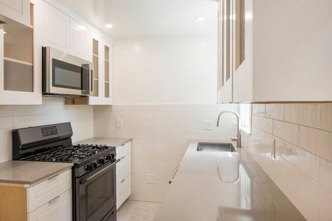 Foto del edificio - Balcony & Gas Fireplace: Sunny Apartment i...