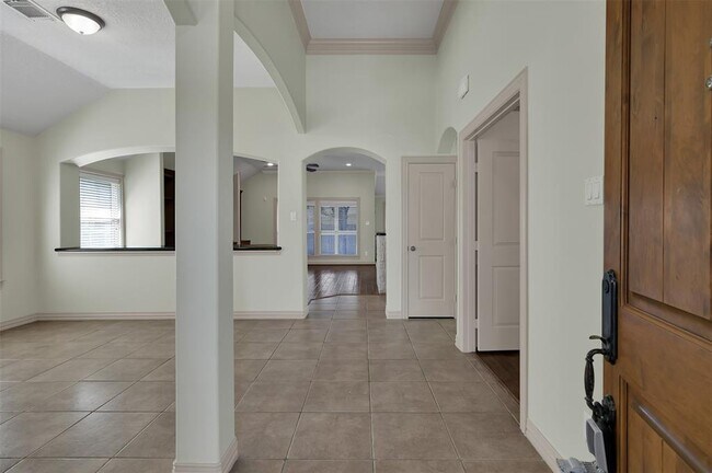 Foto del edificio - 2831 Pine Arbor Dr