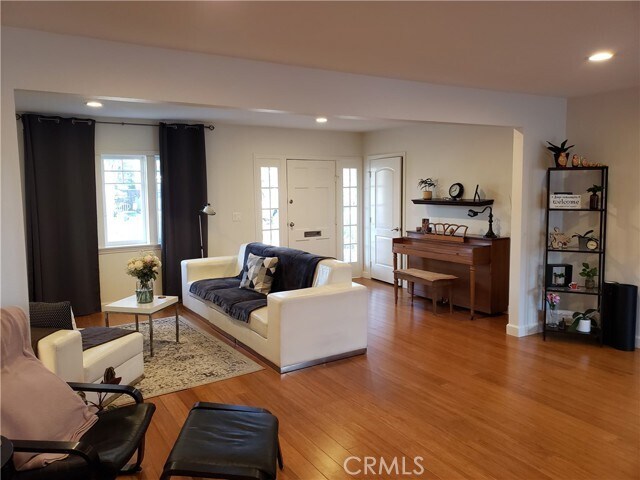 Building Photo - 4458 Larchwood Pl