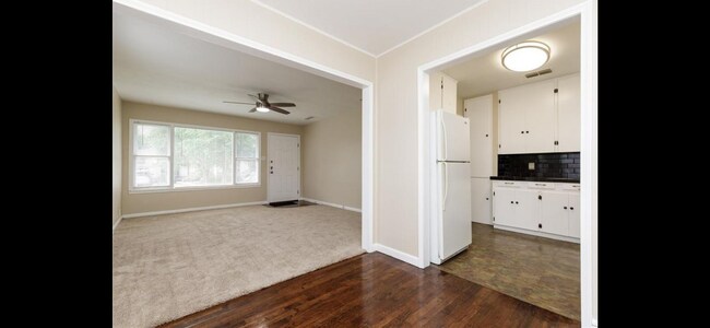 Foto del edificio - 4417 Spring St