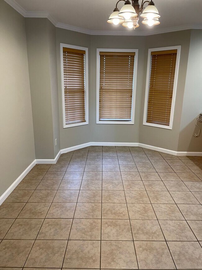 Foto del edificio - 3 Bedroom/ 2Bath Minutes from NEA Available NOW