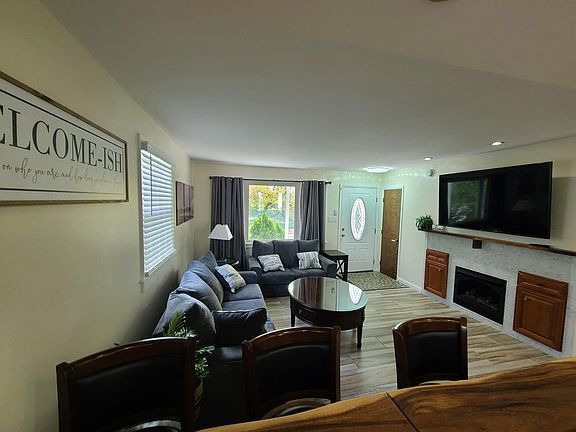 Foto del edificio - This is a completely renovated furnished p...