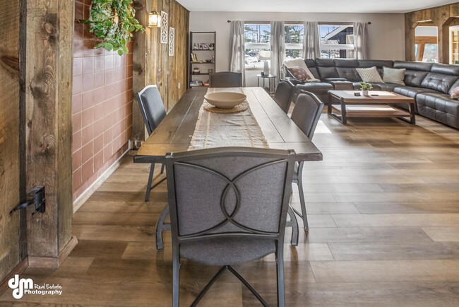 Dining area off of the cozy living room - 1431 E Holland Ave