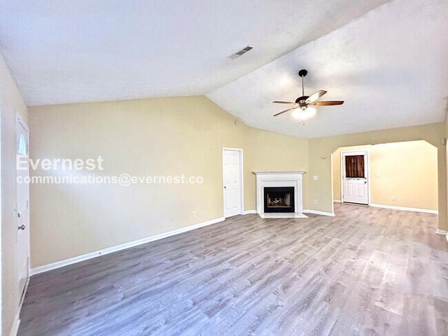 Building Photo - 9151 Clubhouse Dr