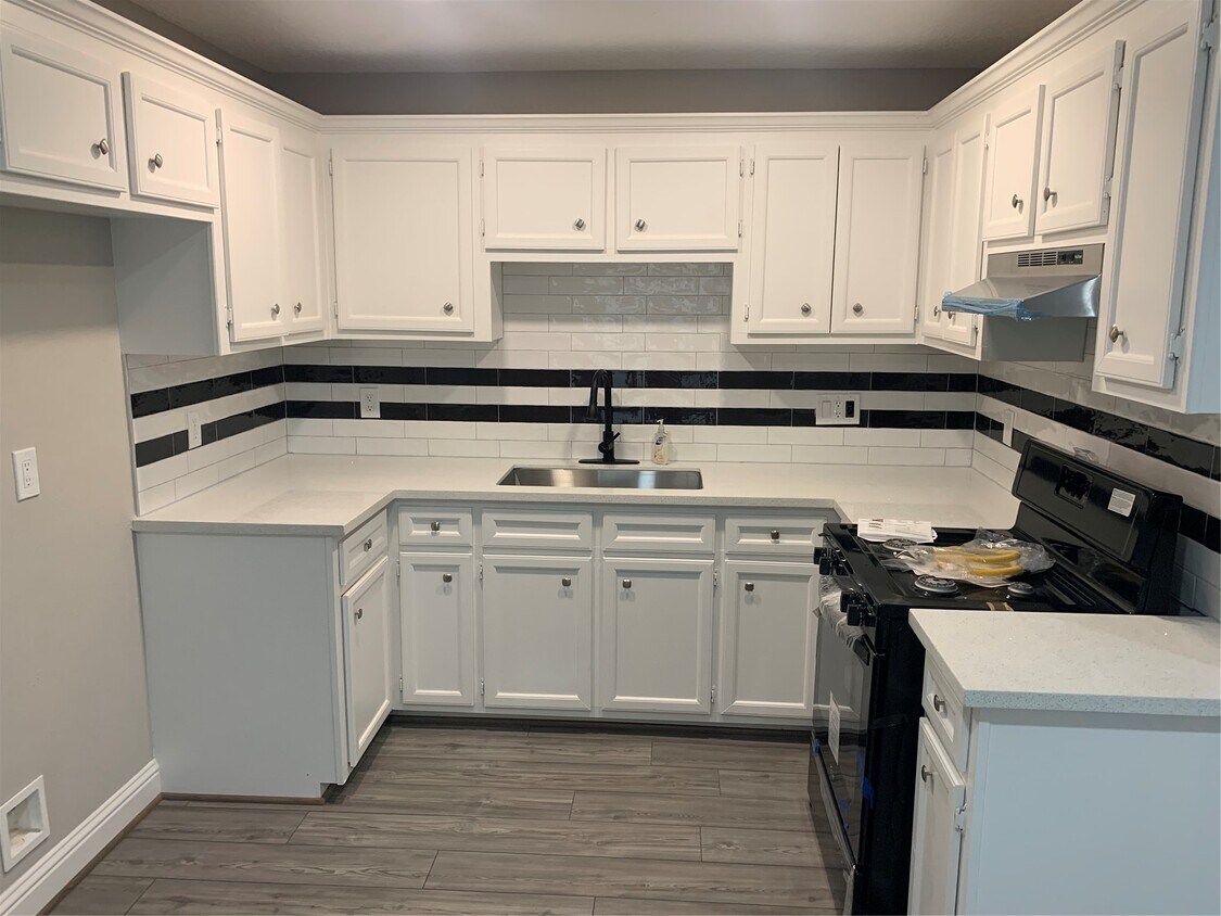 Foto principal - 905 San Jacinto St