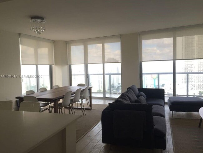 Foto del edificio - 2600 E Hallandale Beach Blvd