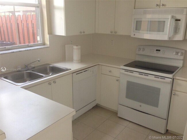 Building Photo - 12376 SW 126th Ave