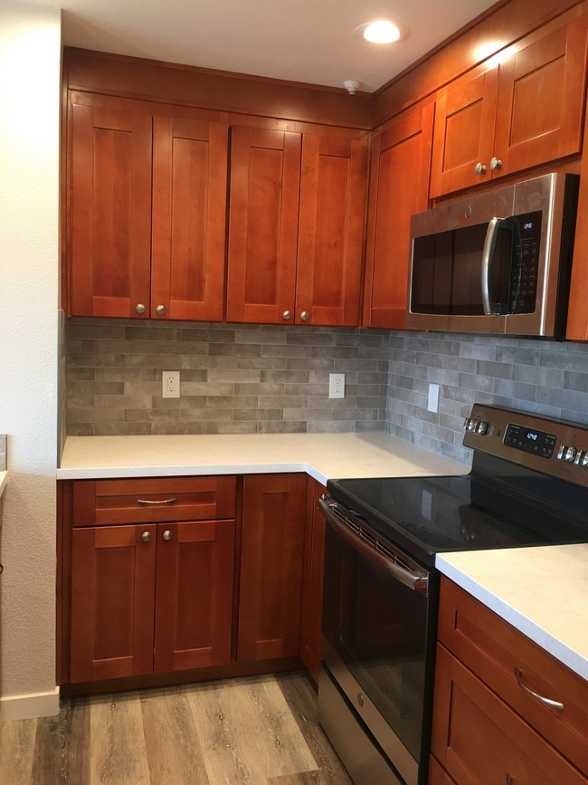 Kitchen - 1201 Alta Vista Ct