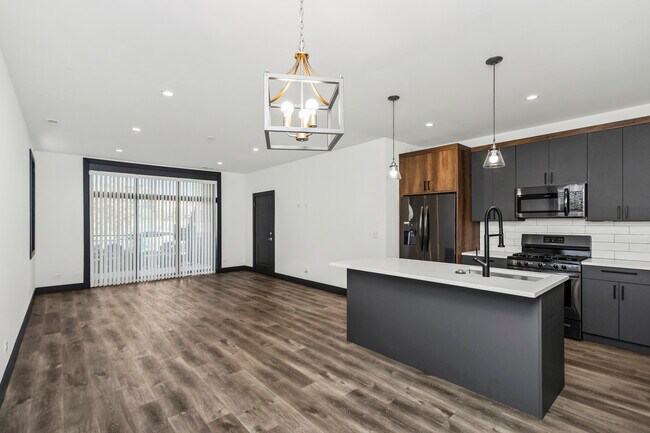 Building Photo - 6422 S Drexel Ave
