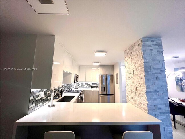 Building Photo - 100 Bayview Dr