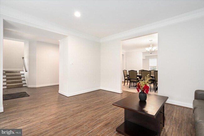 Building Photo - 6505 Totteridge St
