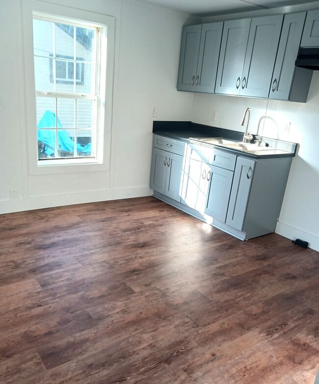 Building Photo - Renovated One Bedroom House for Rent in La...