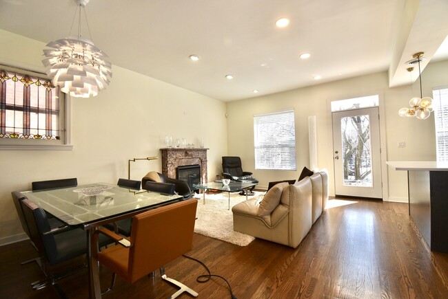 Living / Dining - 5638 N Winthrop Ave