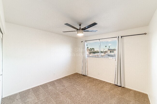 Building Photo - 5481 W Echo Ln