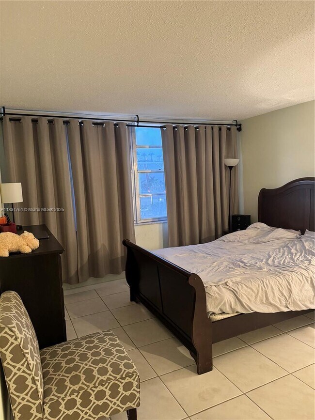 Foto del edificio - 1817 S Ocean Dr