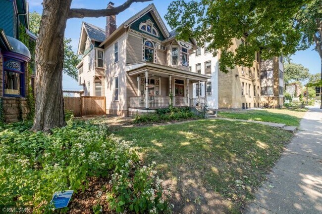 Foto del edificio - 2408 1st Ave S