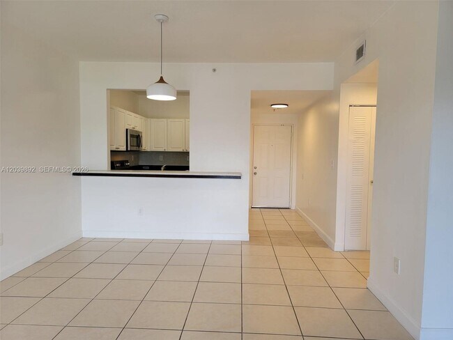 Foto del edificio - 1300 NE 109th St