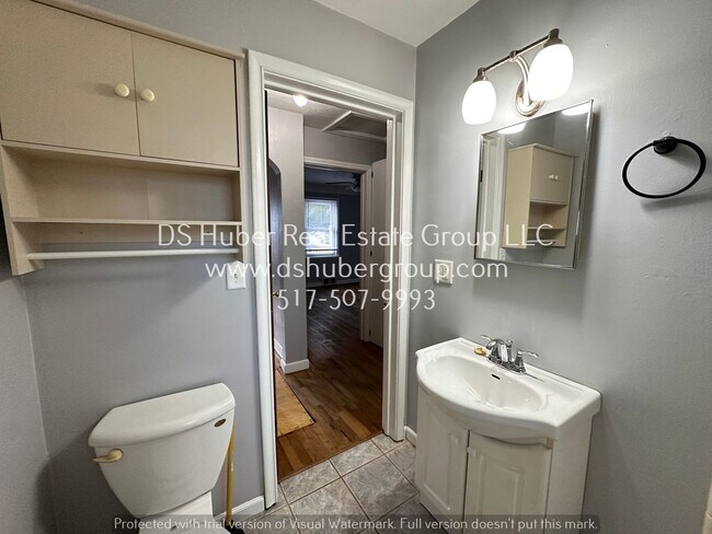 Foto del edificio - Beautiful 2 Bed 1 Bath House With Fully Fe...