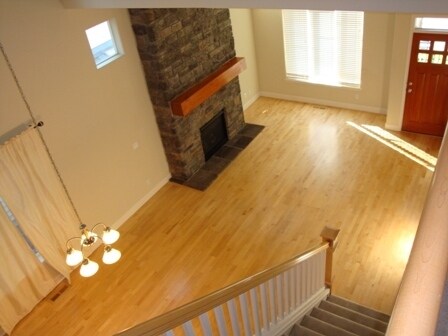 Building Photo - Beautiful 3 Bedroom 2.5 Bath with Large Lo...