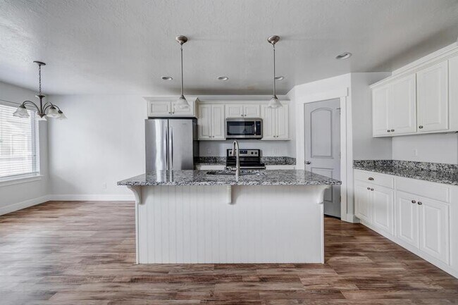Building Photo - 4923 Eiffel Way - 1