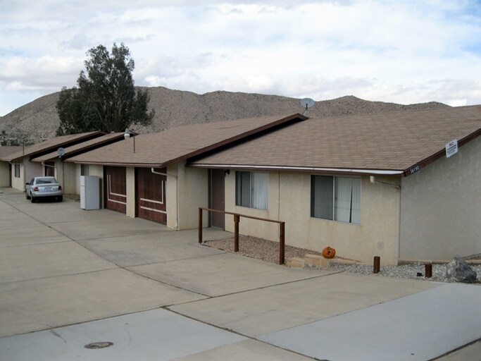 Triplex Apartments in Yucca Valley, CA