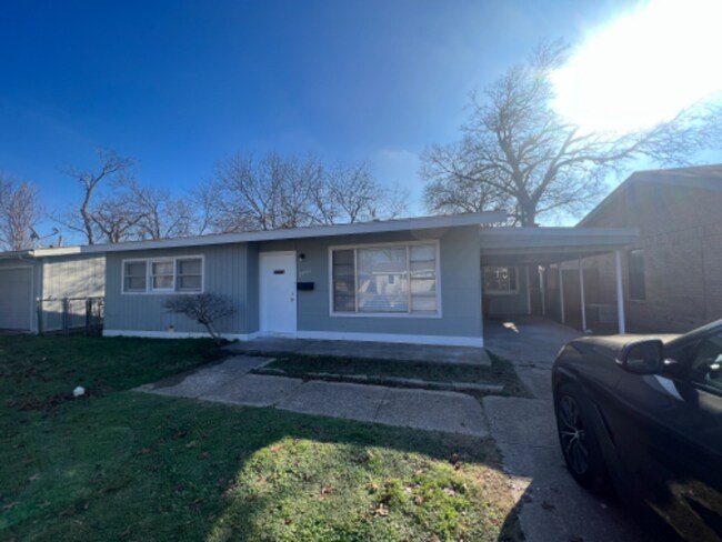 Building Photo - 2951 Moffett Ave
